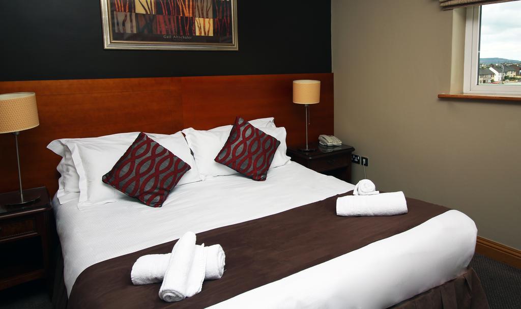 Ashford Court Boutique Hotel Ennis Buitenkant foto